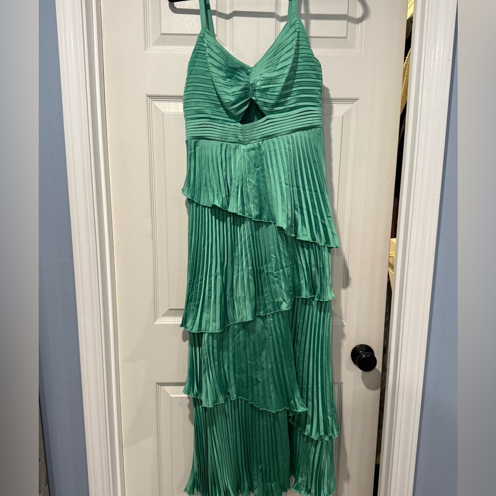Abercrombie & Fitch maxi dress in a beautiful green! Worn once. Size M.